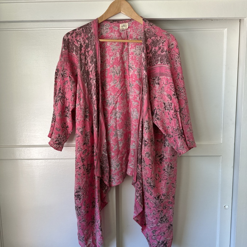 ONEILL Pink and Black Floral Kimono